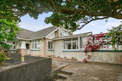 Photo of property in 10 Mangorei Road, Strandon, New Plymouth, 4312