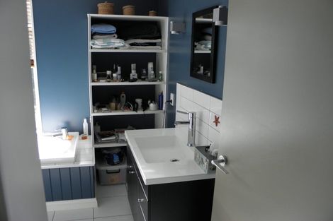 Photo of property in 45 Garden Road, Northland, Wellington, 6012