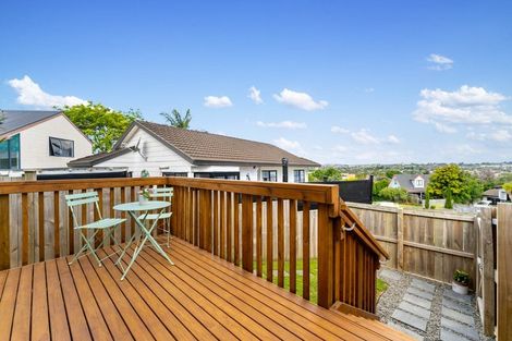 Photo of property in 50d Sandgate Avenue, Botany Downs, Auckland, 2010