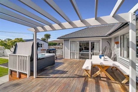 Photo of property in 99 Middlepark Road, Sockburn, Christchurch, 8042