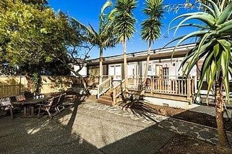 Photo of property in 1/288 East Coast Road, Forrest Hill, Auckland, 0620