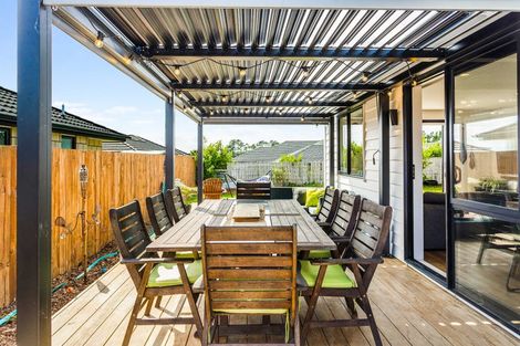 Photo of property in 99 Station Road, Kumeu, 0891