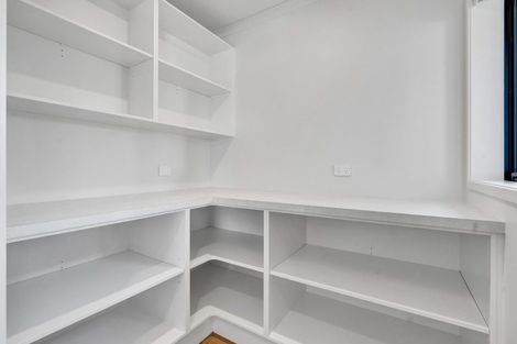 Photo of property in 31 Ninia Road, Paraite, New Plymouth, 4373