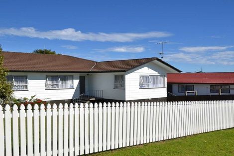 Photo of property in 30 Sungrove Rise, Sunnyvale, Auckland, 0612