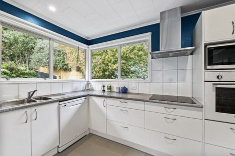 Photo of property in 21 Ambury Place, Merrilands, New Plymouth, 4312