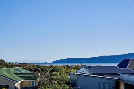 Photo of property in 11 Major Durie Place, Waikanae Beach, Waikanae, 5036
