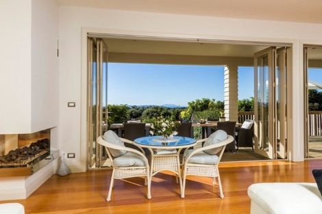 Photo of property in 121 Wade River Road, Stanmore Bay, Whangaparaoa, 0932