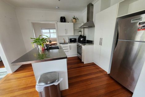 Photo of property in 81 Mangorei Road, Strandon, New Plymouth, 4312