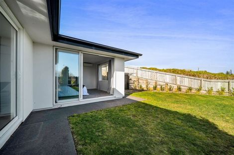 Photo of property in 4 Vardon Way, Waiwhakaiho, New Plymouth, 4312