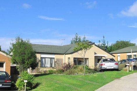 Photo of property in 15 Blueridge Close, Sunnyvale, Auckland, 0612