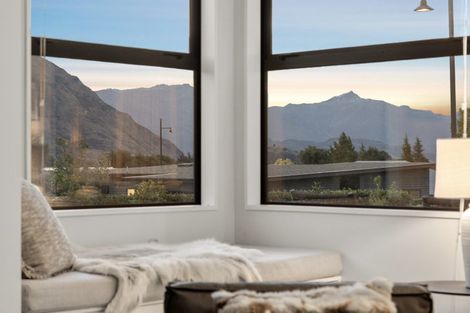 Photo of property in 1 Kirimoko Crescent, Wanaka, 9305