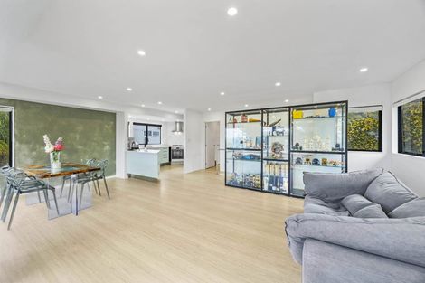 Photo of property in 2/4 Rogers Avenue, Eastern Beach, Auckland, 2012