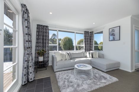 Photo of property in 12 Rosanna Place, Aranui, Christchurch, 8061