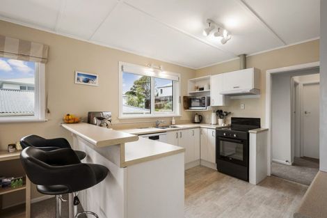 Photo of property in 39 Mark Avenue, Paparangi, Wellington, 6037