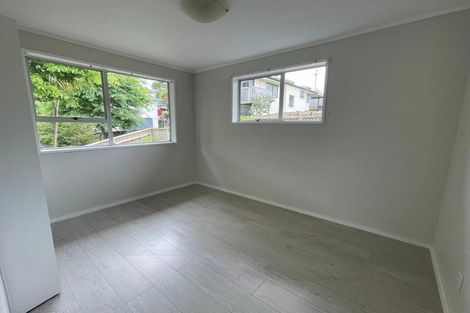 Photo of property in 1/663 Beach Road, Rothesay Bay, Auckland, 0630