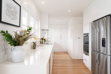 Photo of property in 33 Beazley Avenue, Paparangi, Wellington, 6037