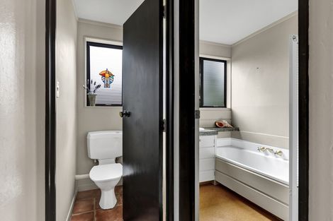 Photo of property in 19a John Guthrie Place, Merrilands, New Plymouth, 4312