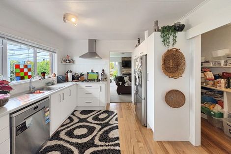 Photo of property in 2 Saint Leonard Street, Saint Johns Hill, Whanganui, 4501