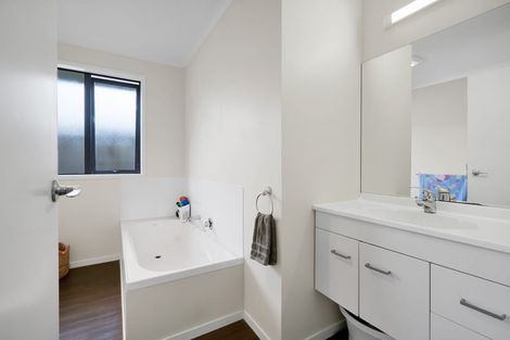 Photo of property in 513 Richmond Road, Lepperton, New Plymouth, 4373