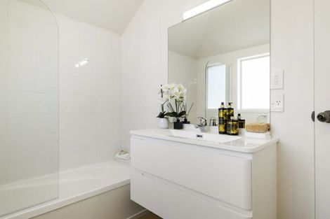 Photo of property in 4/19 Rodney Road, Northcote Point, Auckland, 0627