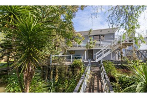 Photo of property in 2/24 Sunnyside Road, Sunnyvale, Auckland, 0612