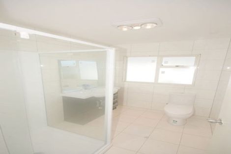 Photo of property in 21 Chilcott Road, Henderson, Auckland, 0612