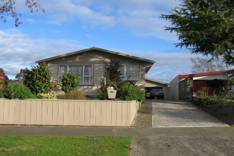 Photo of property in 10 Pinedale Parade, Milson, Palmerston North, 4414