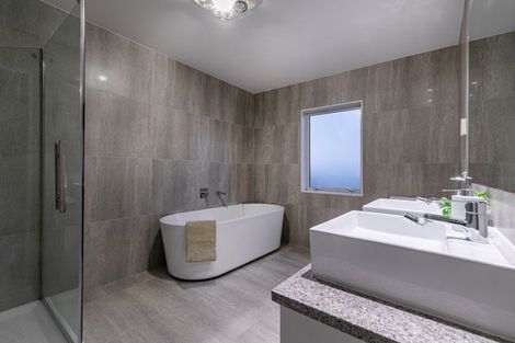 Photo of property in 188 Whangaparaoa Road, Red Beach, 0932