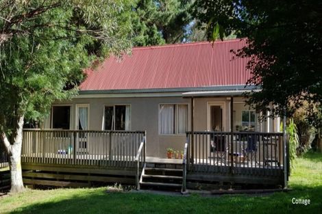 Photo of property in 2067 Taihape Road, Sherenden, Hastings, 4179