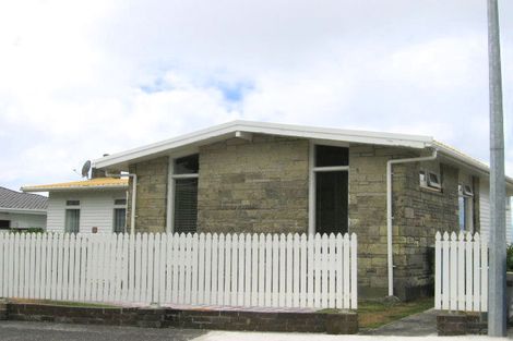 Photo of property in 18 Maple Grove, Kingston, Wellington, 6021