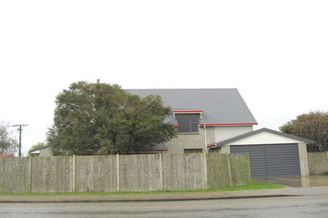 Photo of property in 2 Brydone Street, Edendale, 9825