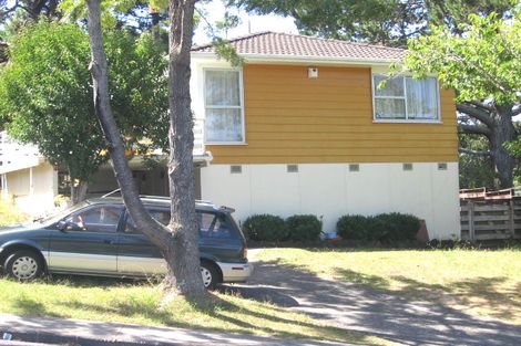 Photo of property in 48 Easton Park Parade, Glenfield, Auckland, 0629