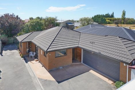 Photo of property in 2/58 Sawyers Arms Road, Northcote, Christchurch, 8052