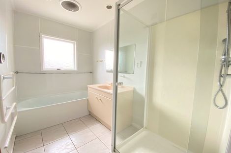 Photo of property in 2 Leewood Place, Pakuranga Heights, Auckland, 2010
