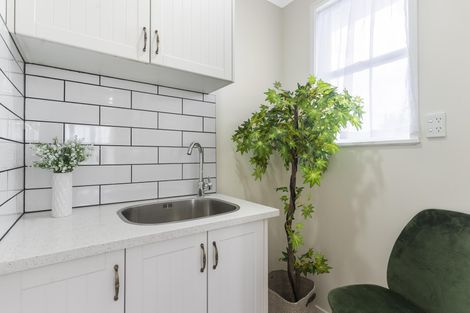 Photo of property in 1/1 Cooper Place, Papakura, 2110