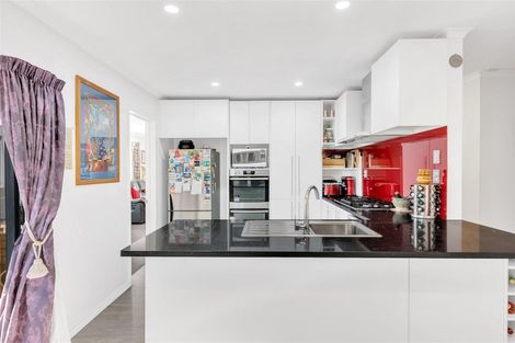 Photo of property in 14 Cyclamen Road, Mangere, Auckland, 2022