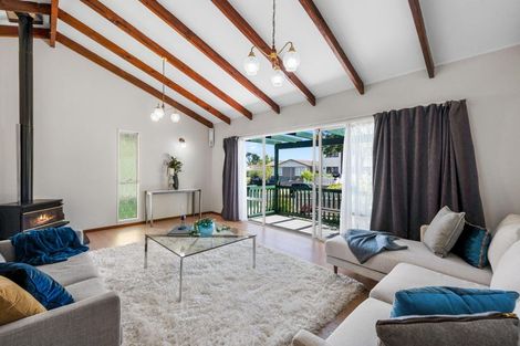 Photo of property in 10 Borrowdace Avenue, Botany Downs, Auckland, 2010