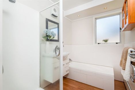 Photo of property in 4 Charnley Grove, Glenfield, Auckland, 0629