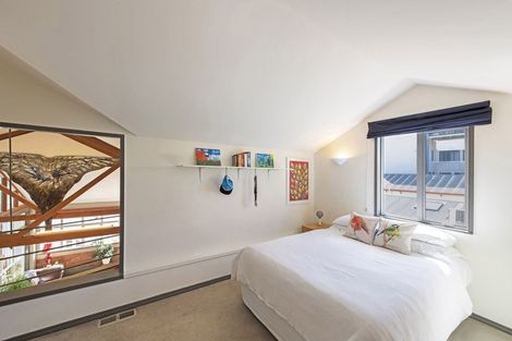 Photo of property in 5 Edge Hill, Mount Victoria, Wellington, 6011