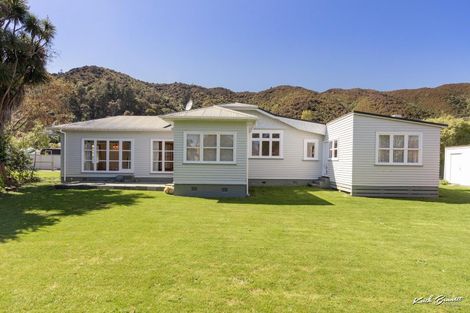 Photo of property in 38 Norton Park Avenue, Fairfield, Lower Hutt, 5011
