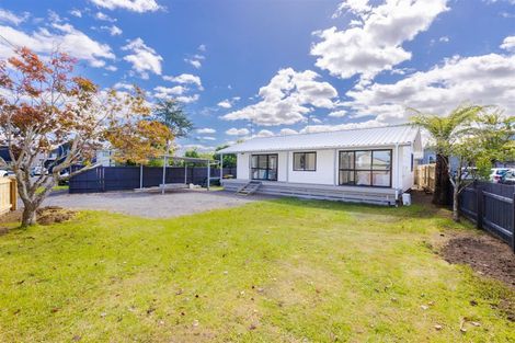 Photo of property in 22b Sandleigh Road, Hamilton Lake, Hamilton, 3204