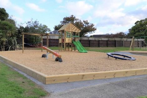 Photo of property in 2 Cyclamen Road, Mangere, Auckland, 2022