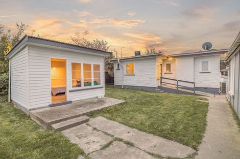 Photo of property in 216 Wainoni Road, Avondale, Christchurch, 8061