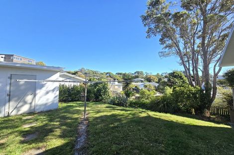 Photo of property in 38 Catherine Crescent, Paparangi, Wellington, 6037