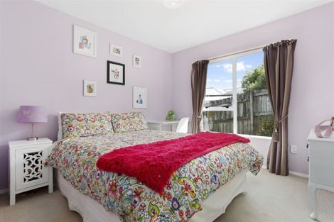 Photo of property in 2/47 Sungrove Rise, Sunnyvale, Auckland, 0612