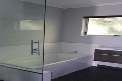 Photo of property in 1 Cromwell Place, Pukekohe, 2120