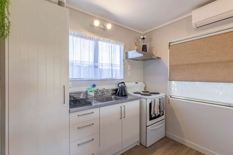 Photo of property in 2/23 Flaunty Place, West Harbour, Auckland, 0618