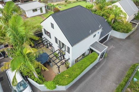 Photo of property in 2/11 Paparoa Road, Cockle Bay, Auckland, 2014