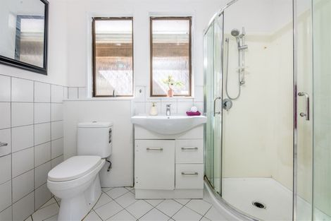 Photo of property in 1/66 Kamara Road, Glen Eden, Auckland, 0602