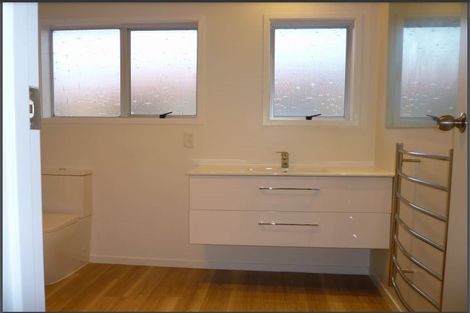 Photo of property in 2/109 Glenmore Road, Sunnyhills, Auckland, 2010